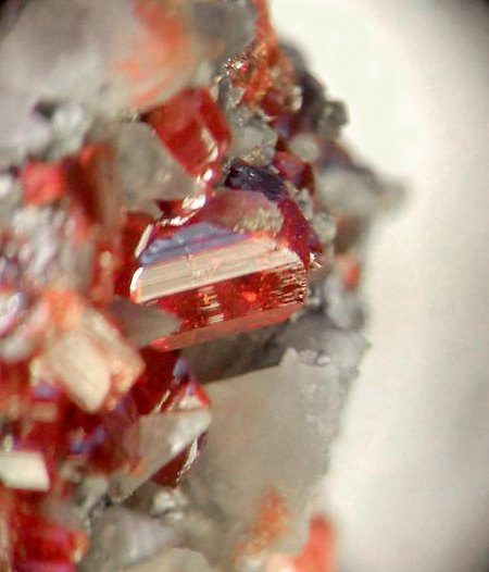 _Realgar xx_Calcit xx_Ausschnitt aus KS_BB 4 mm_ShongHuan Kuan Mine_Shimen Co._Hunan Prov._China_Peter_2.jpg