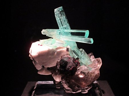 Aquamarin,Spessartin Shigartal,Pakistan.JPG