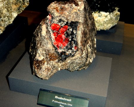 Rhodochrosit          F Uchucchacua,Lima-peru.JPG