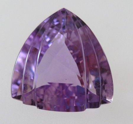 Amethyst brasil. Trillion Sonderschliff da Oberteil Concave Cut 14x14 mm ca 7,6 ct.JPG