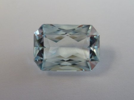 Aquamarin Octagon 14x10 mm Sonderschliff.JPG