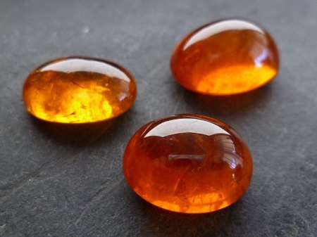 Mandarin-Granat oval Cabochons .JPG