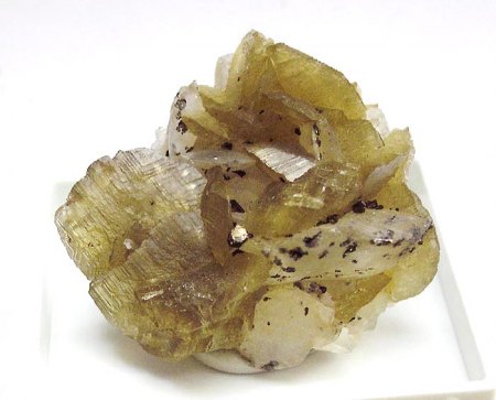 _Siderit XX - 1,5 cm auf Calcit xx_Pyrrhotin xx_Morro Velho Mine_Nova Lima_Minas Gerais_Brasilien_Peter.jpg